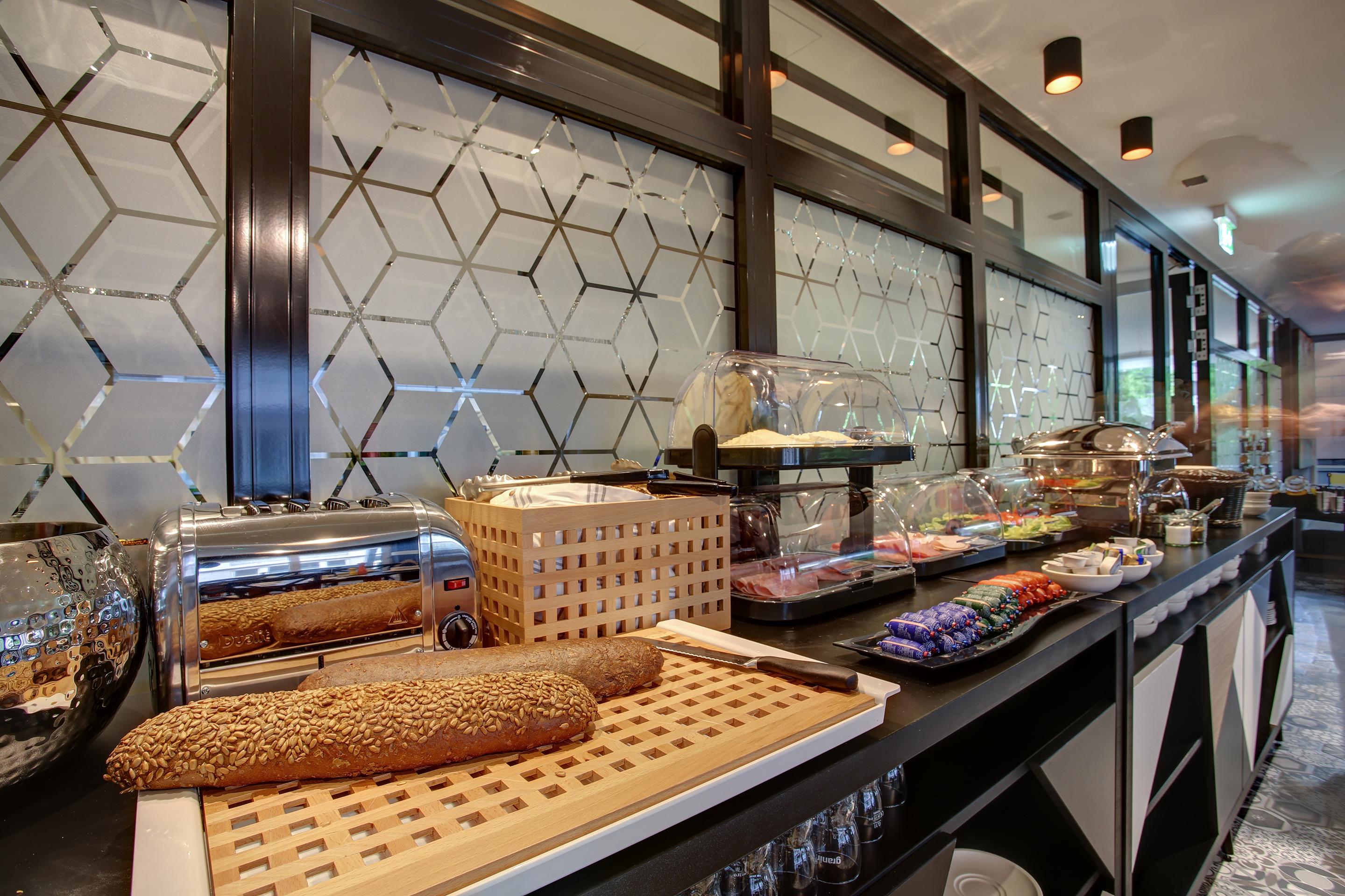 Vienna House Easy By Wyndham Hotel 3*